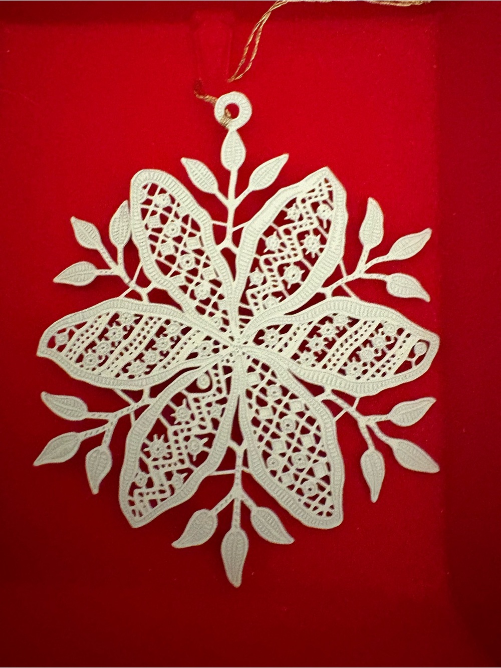 MMA Metropolitan Museum of Art 1988 Winterlace Flower Ornament